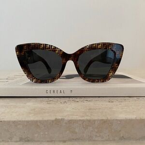 Fendi FF 0327/S Cat Eye Sunglasses (Like New)